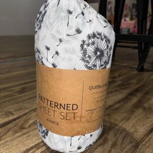 Patterned Queen Sheet Set